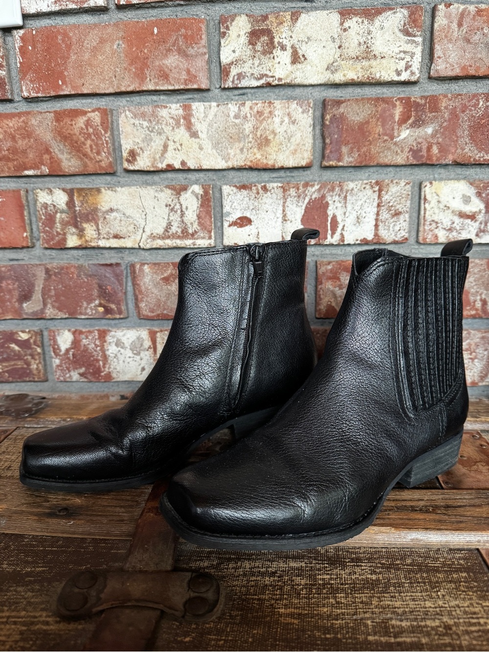 Women’s Zodiac Black Leather Ankle Booties w/Side Zip
